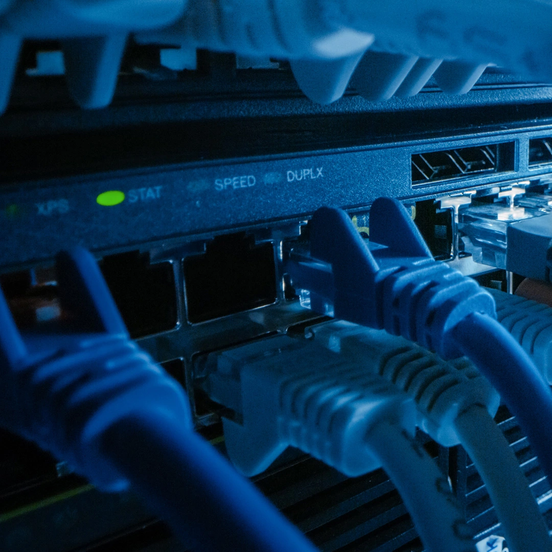 Networking infrastructure powered by low iTHD CRPS redundant power supply