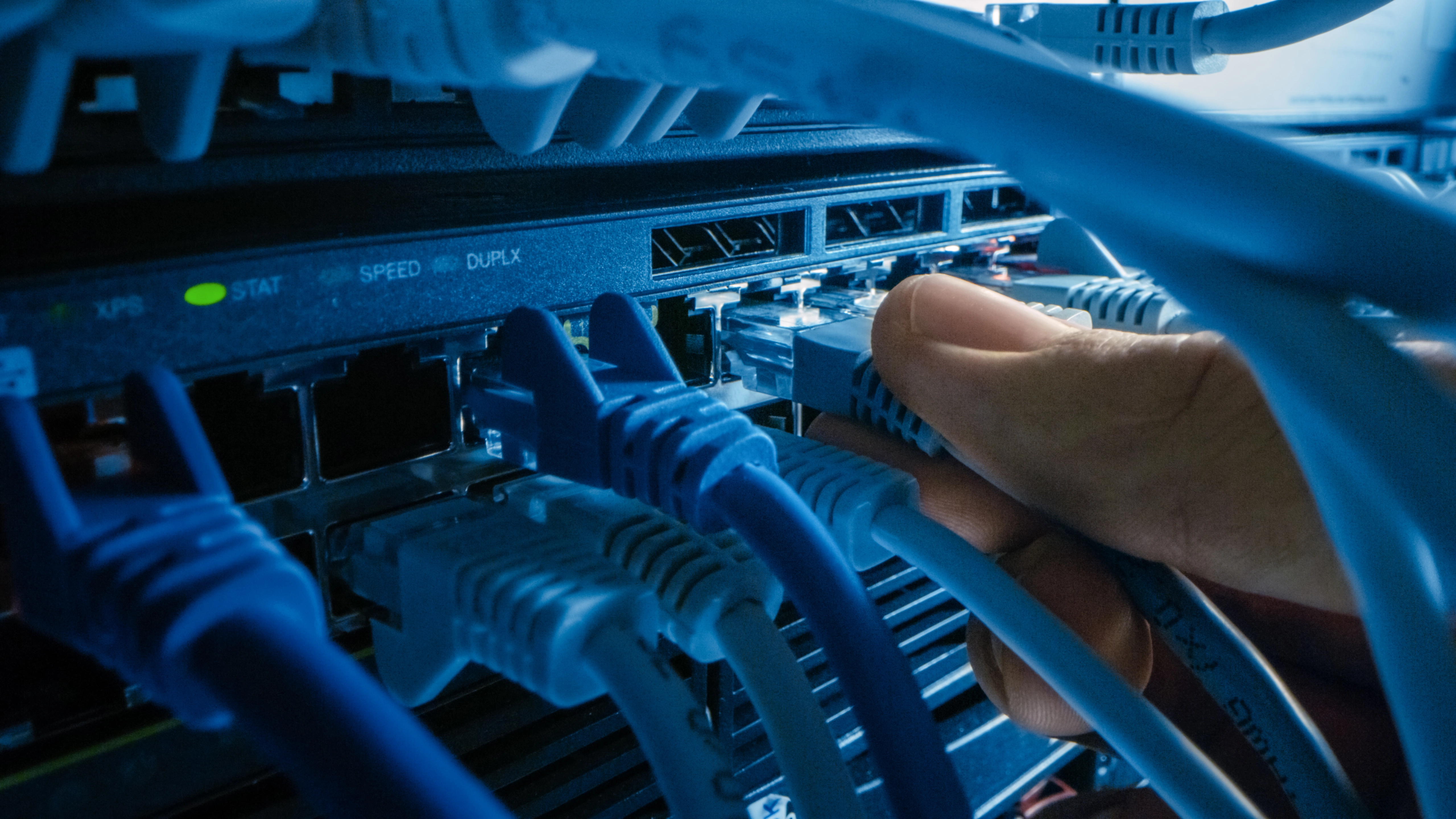 Telecommunication equipment rack using redundant PSU with PMBus for remote power status monitoring